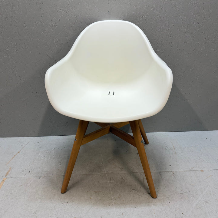 Modern vit IKEA-stol Leifarne i trä plast