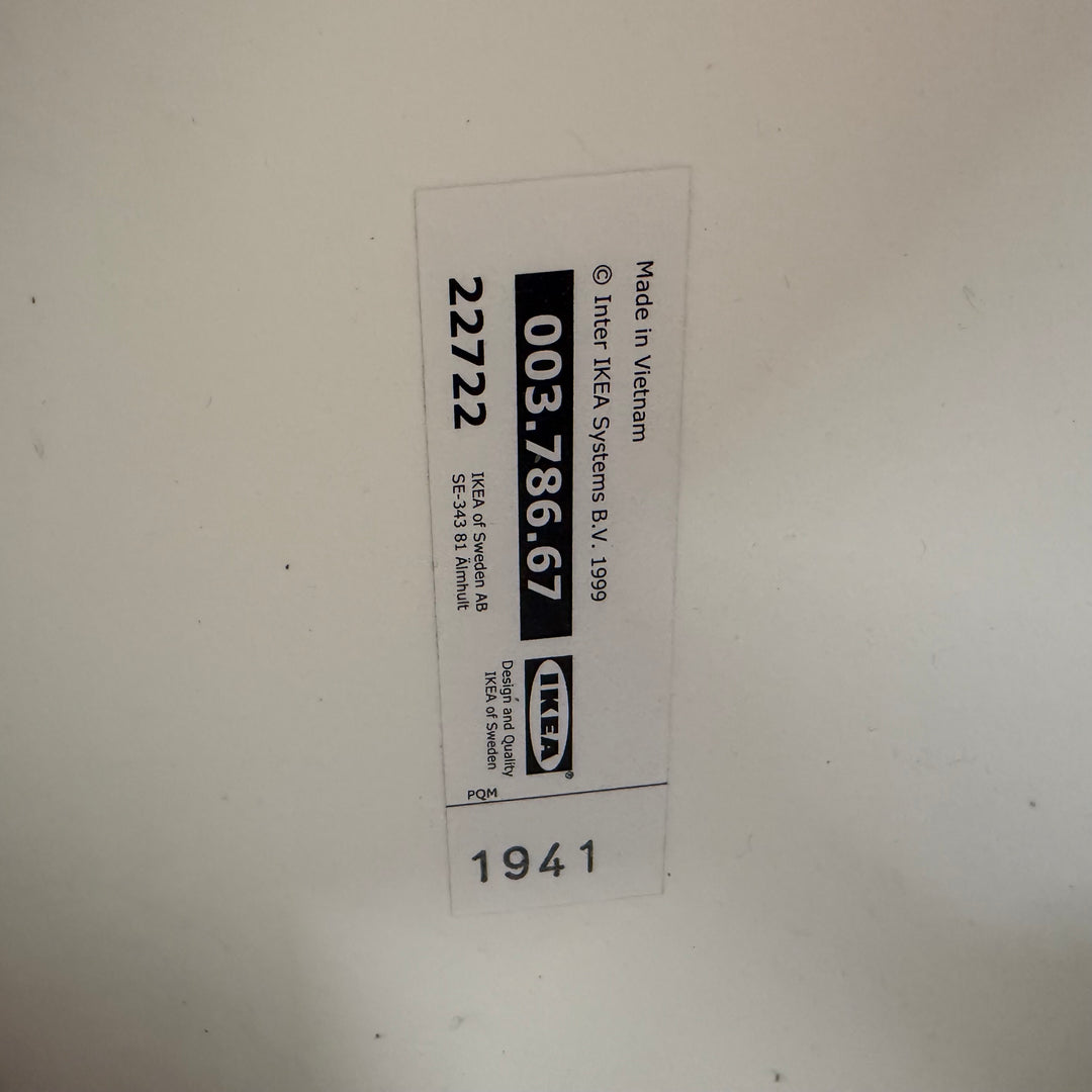 Modern vit IKEA-stol Leifarne i trä plast