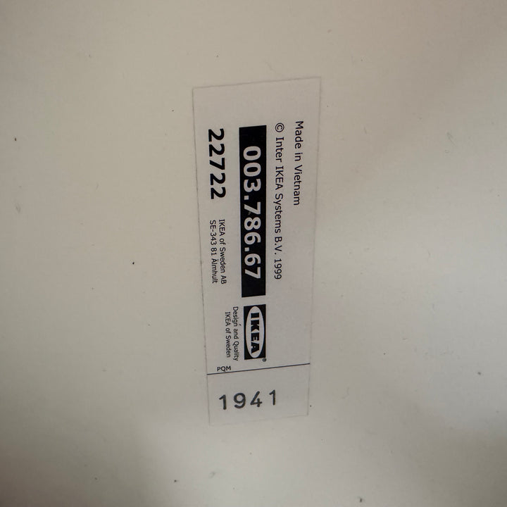 Modern vit IKEA-stol Leifarne i trä plast