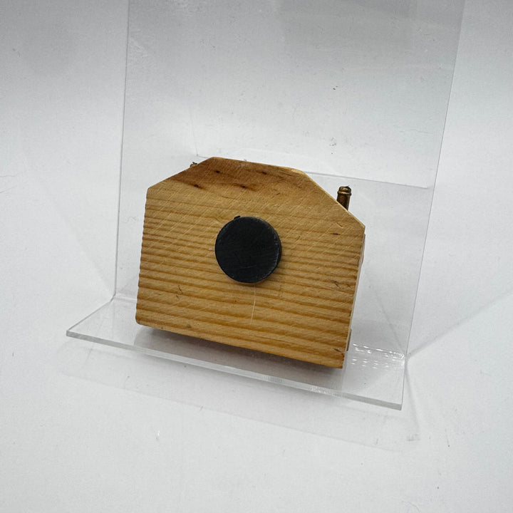 Miniatyrflaskor med kroatiskt vin i träställ