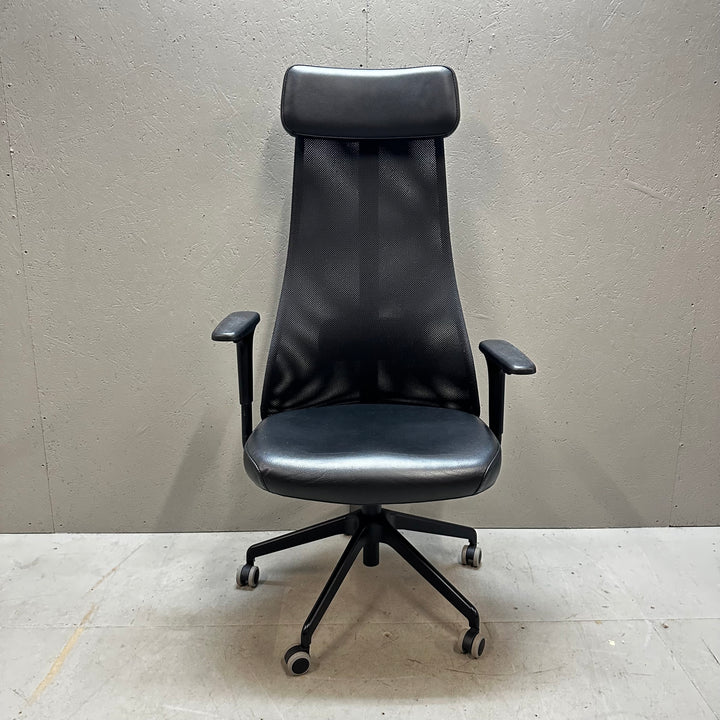 Ergonomisk kontorsstol i läder och nät