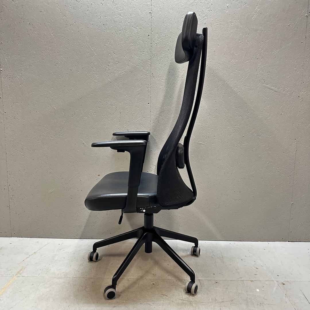 Ergonomisk kontorsstol i läder och nät