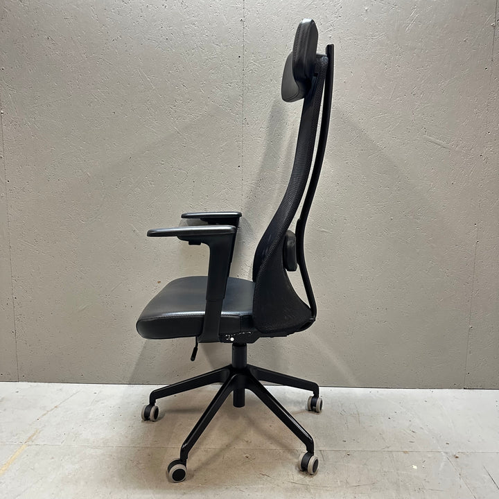 Ergonomisk kontorsstol i läder och nät