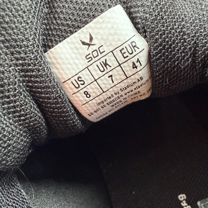 SOC sneakers i svart syntet textil storlek 41