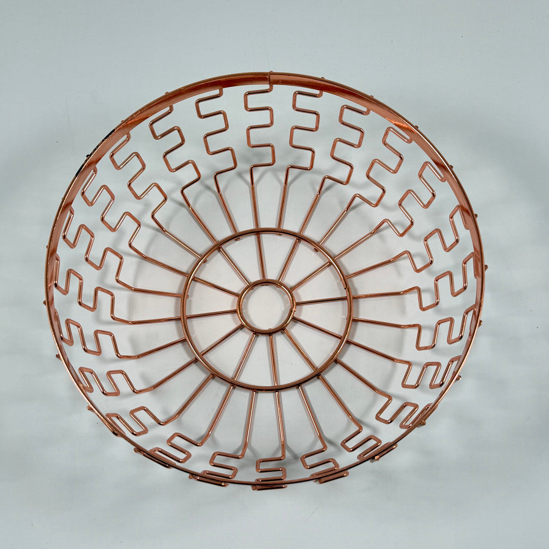 Elegant kopparfärgad retro metallkorg