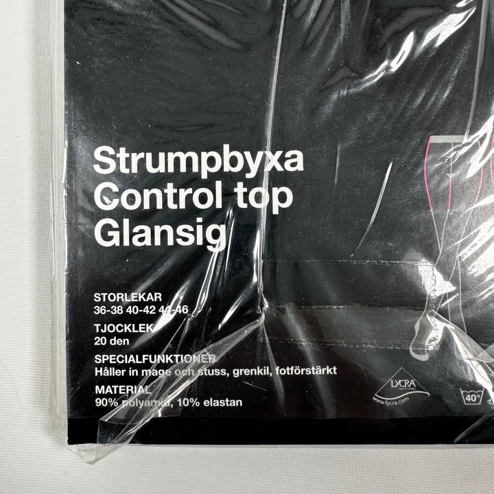 Åhlens eleganta strumpbyxor med glansig finish
