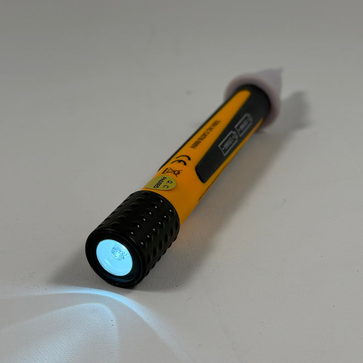 Biltema Kombinerad Spänningsprovare och Ficklampa