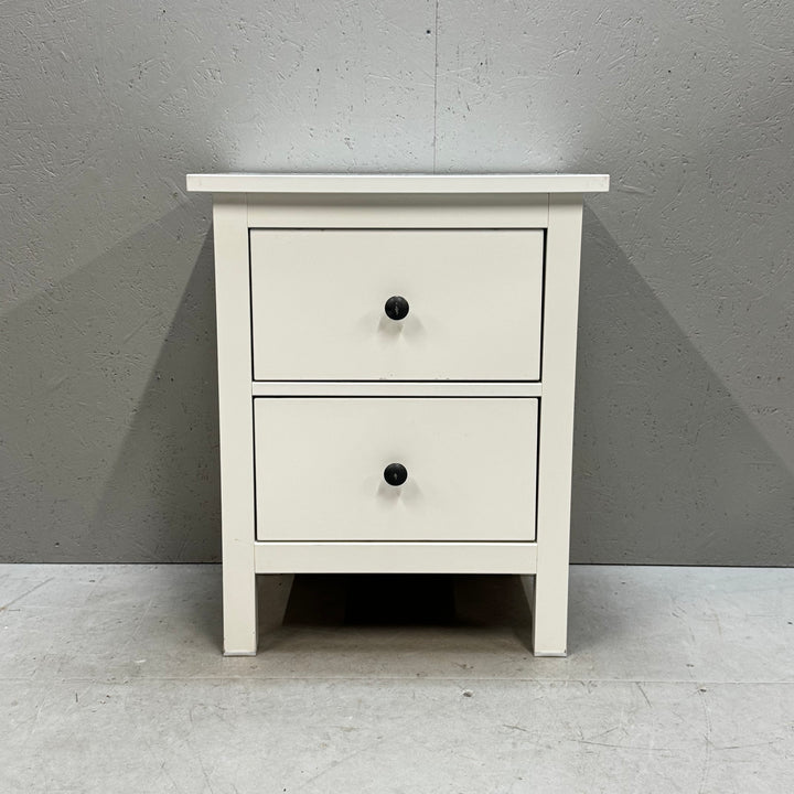 Klassisk vit byrå med två lådor ikea