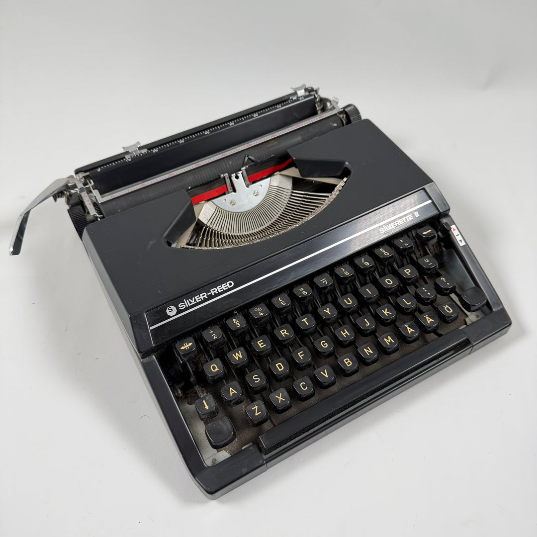 Retro skrivmaskin Silver-Reed Silverette II svart