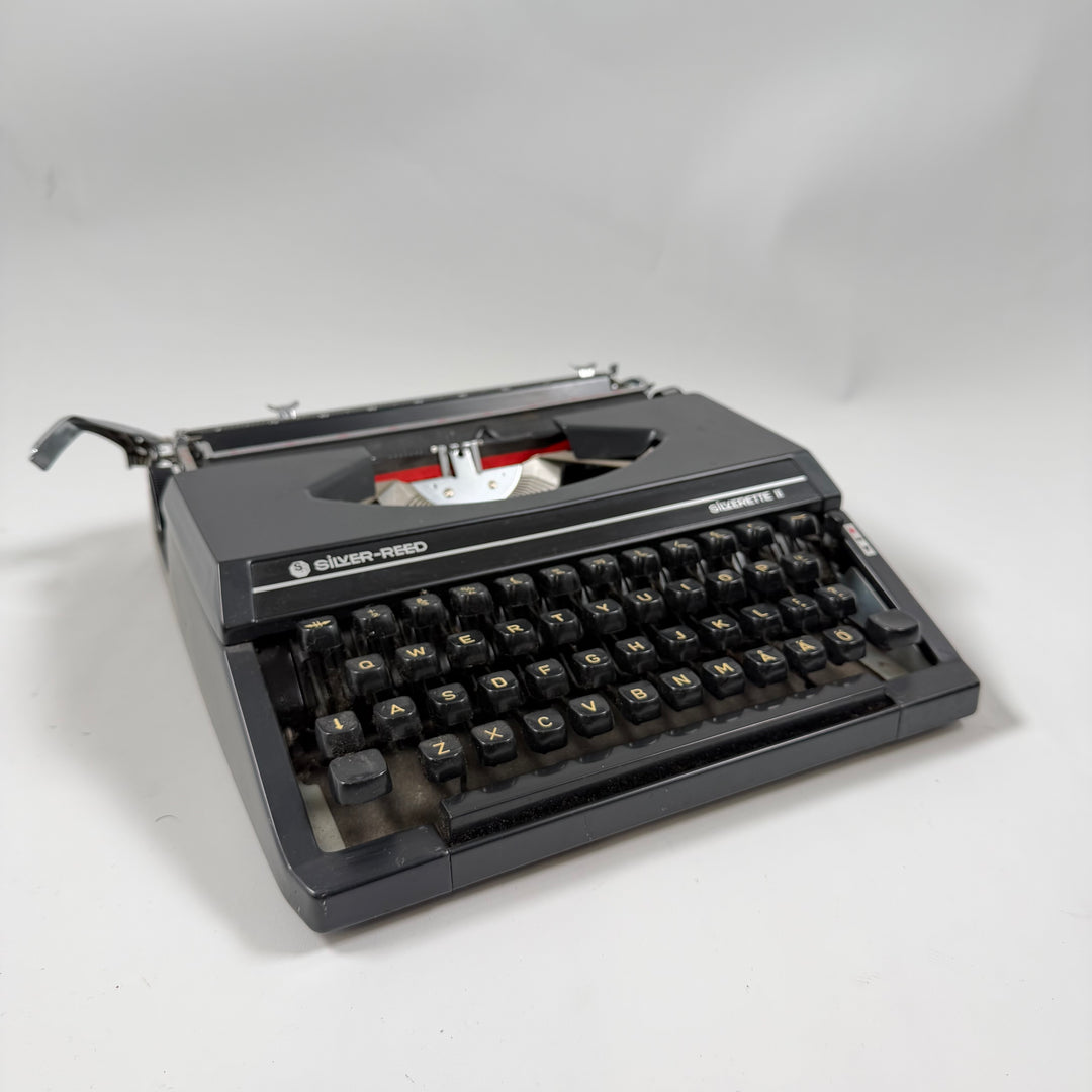 Retro skrivmaskin Silver-Reed Silverette II svart