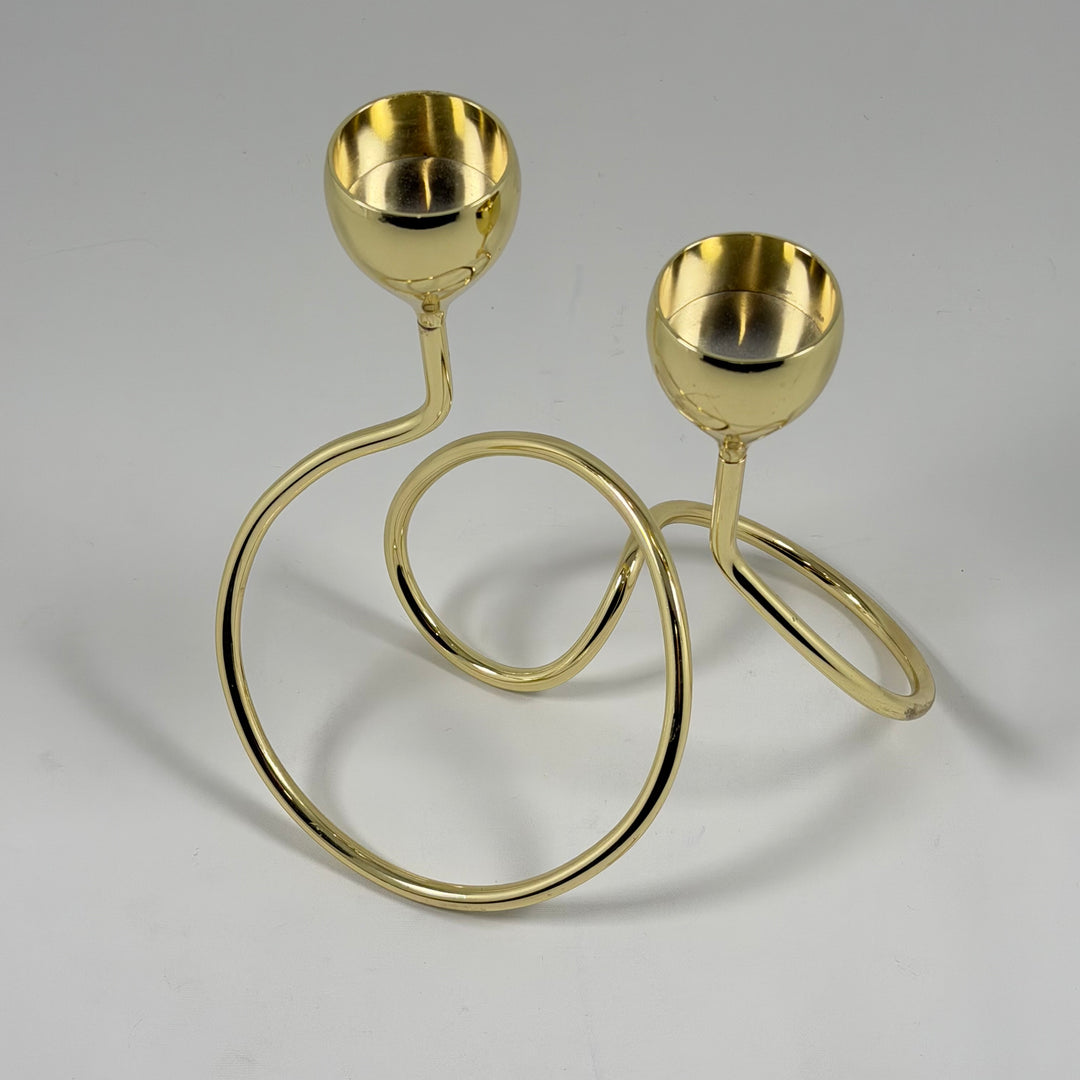 Moderna eleganta ljusstakar i metall med guldfinish