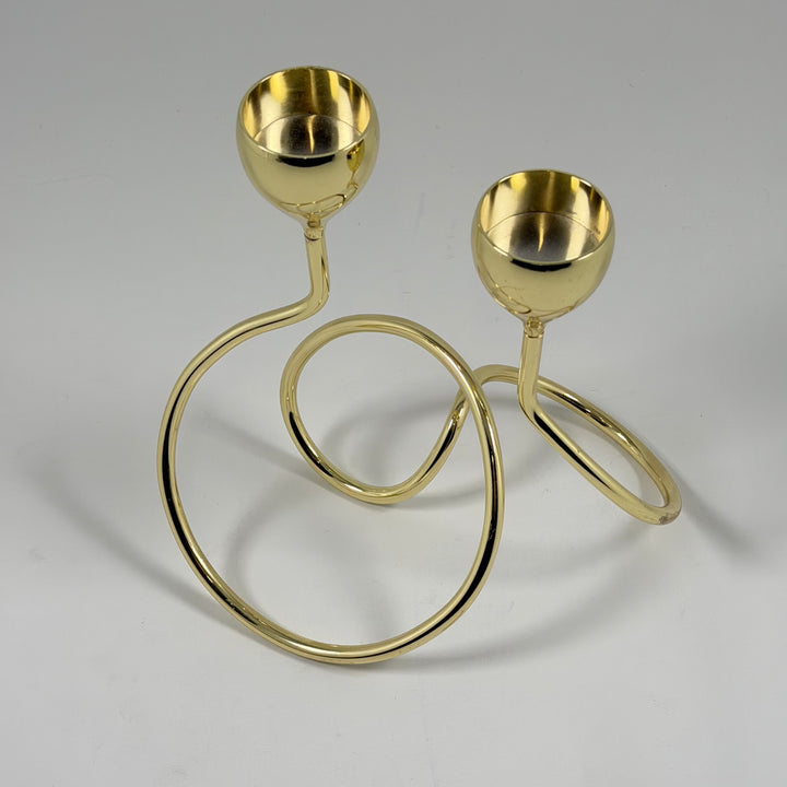 Moderna eleganta ljusstakar i metall med guldfinish