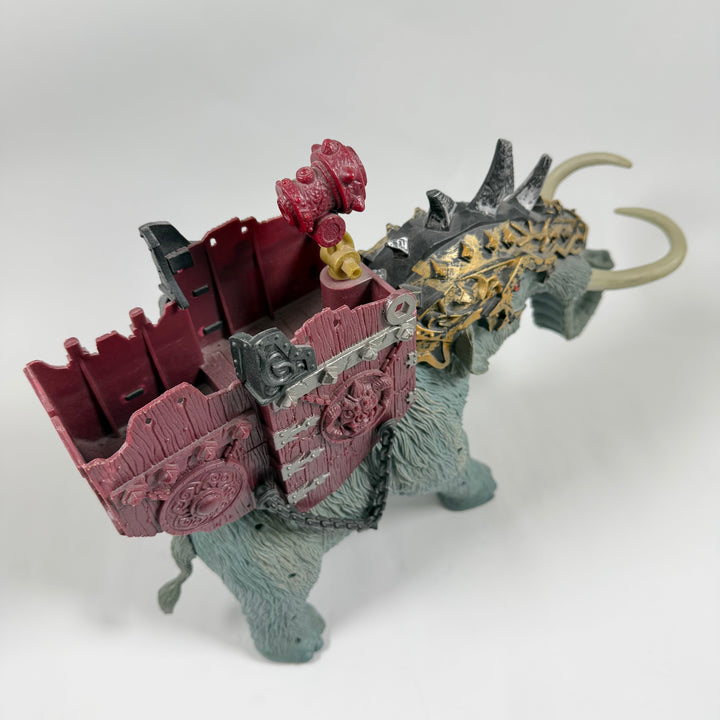 Unik retro actionfigur krigselefant i plast