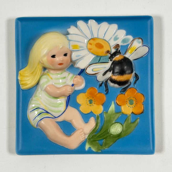 Dekorativ Keramikplatta Flicka & Humla Fyrklövern