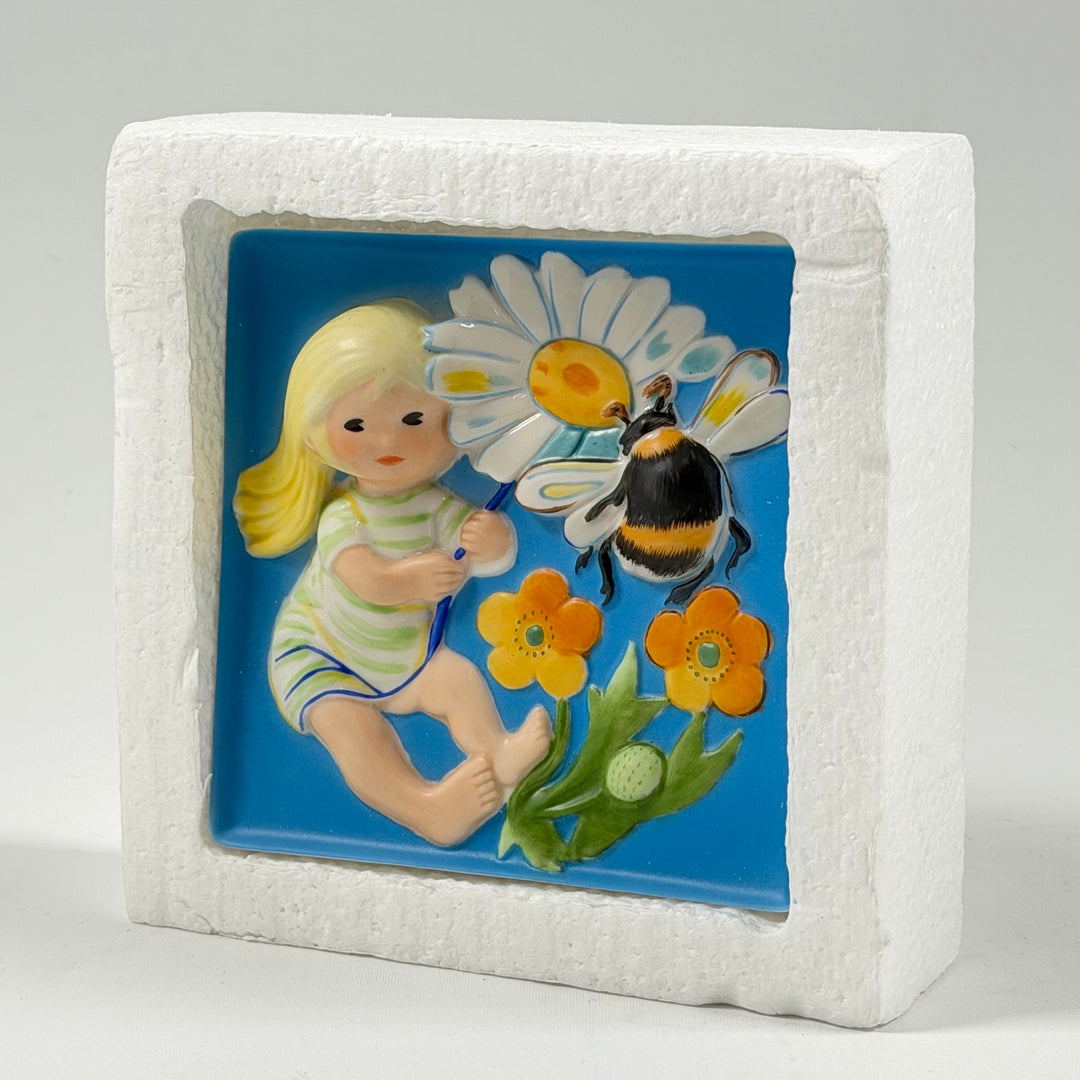 Dekorativ Keramikplatta Flicka & Humla Fyrklövern