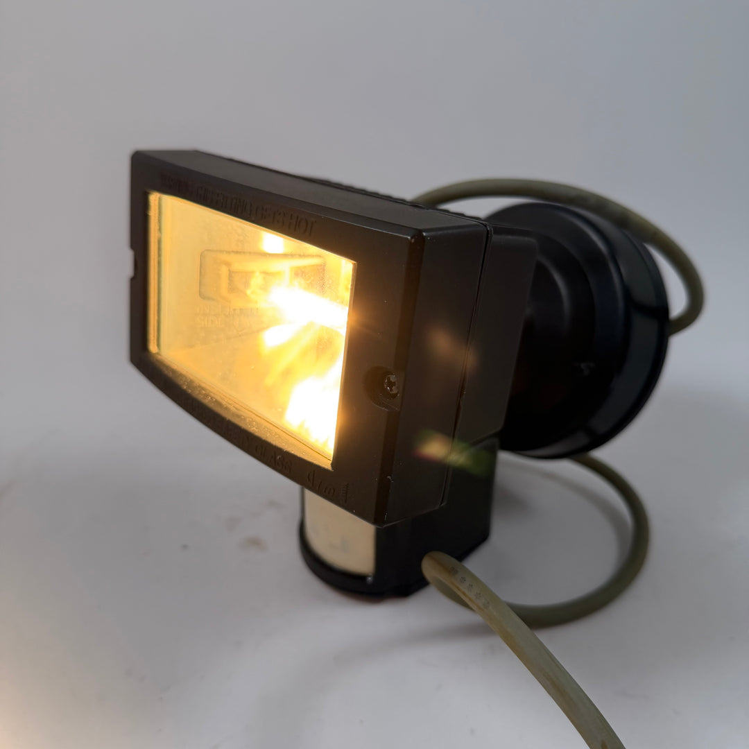Massive retro halogenstrålkastare med rörelsesensor