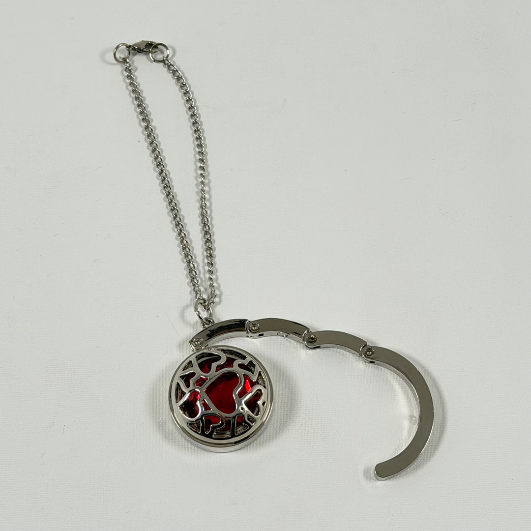 Elegant hänge med röd och svart design