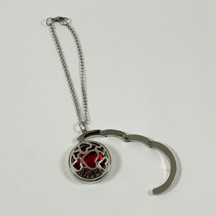 Elegant hänge med röd och svart design