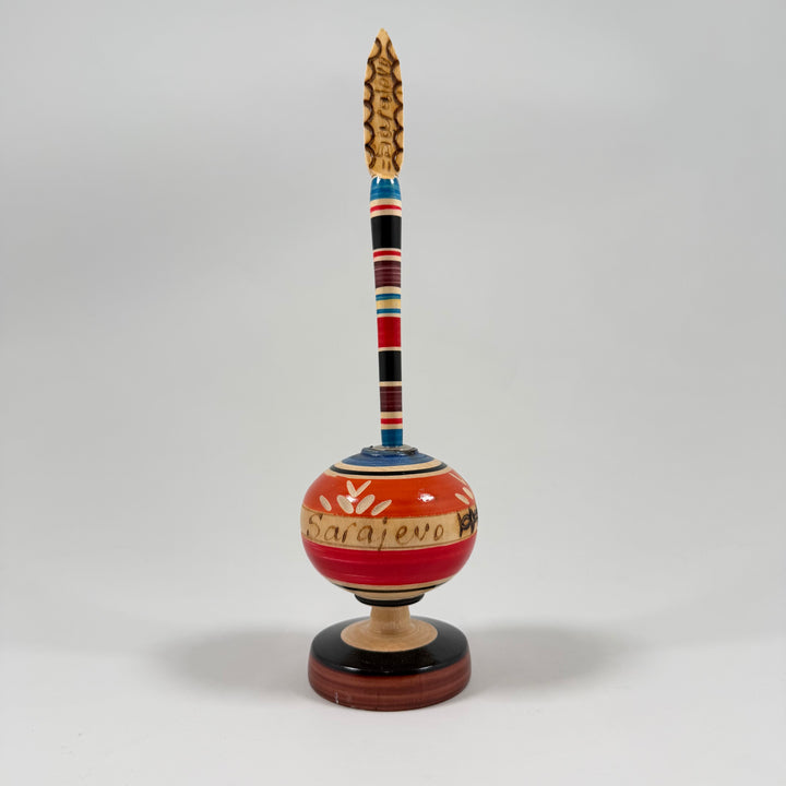 Färgglad souvenirpenna från Sarajevo med trädetaljer