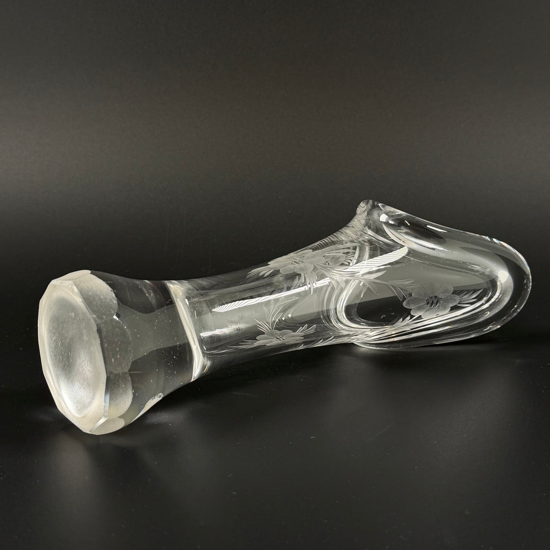 Retro kristallvas med ingraverat blommönster