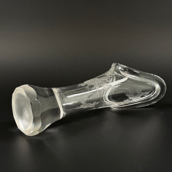 Retro kristallvas med ingraverat blommönster