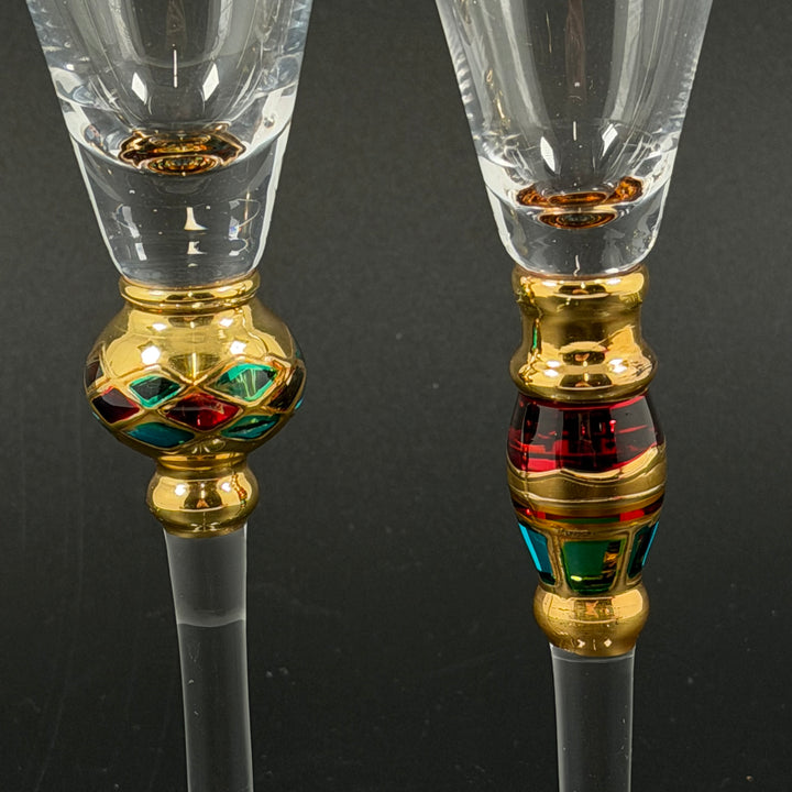 Retro snapsglas med färgglada detaljer och guld