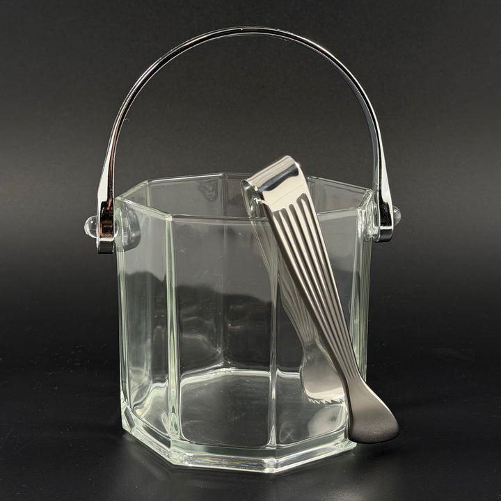 Elegant och modern glasskål med metallhandtag