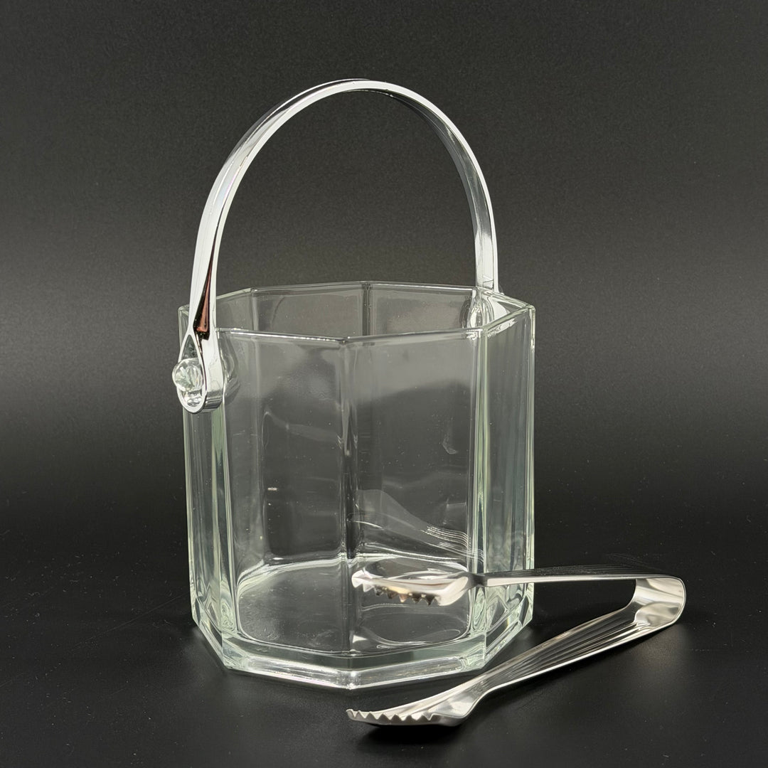 Elegant och modern glasskål med metallhandtag