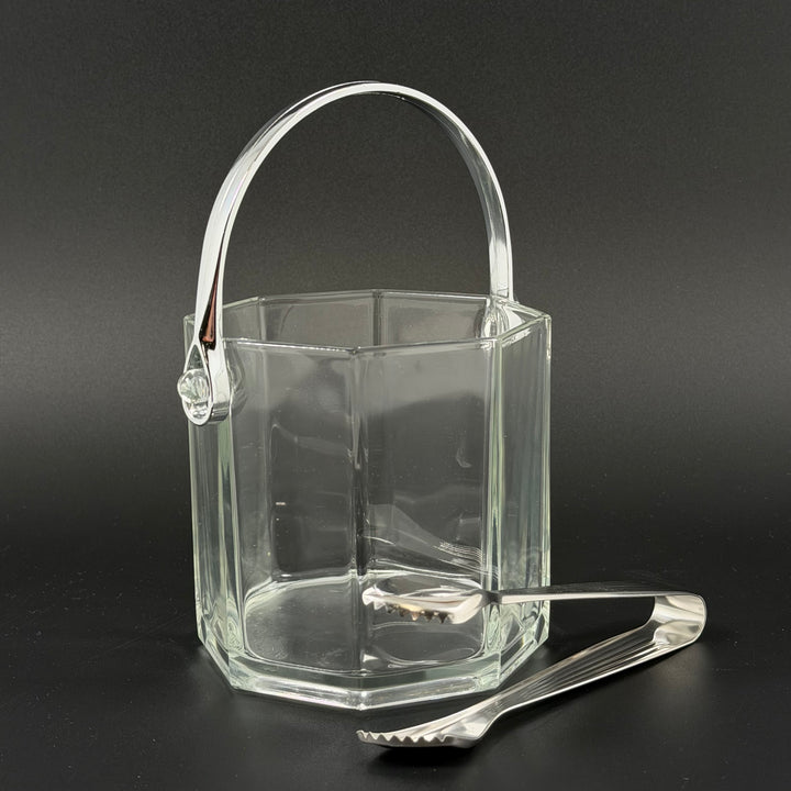 Elegant och modern glasskål med metallhandtag