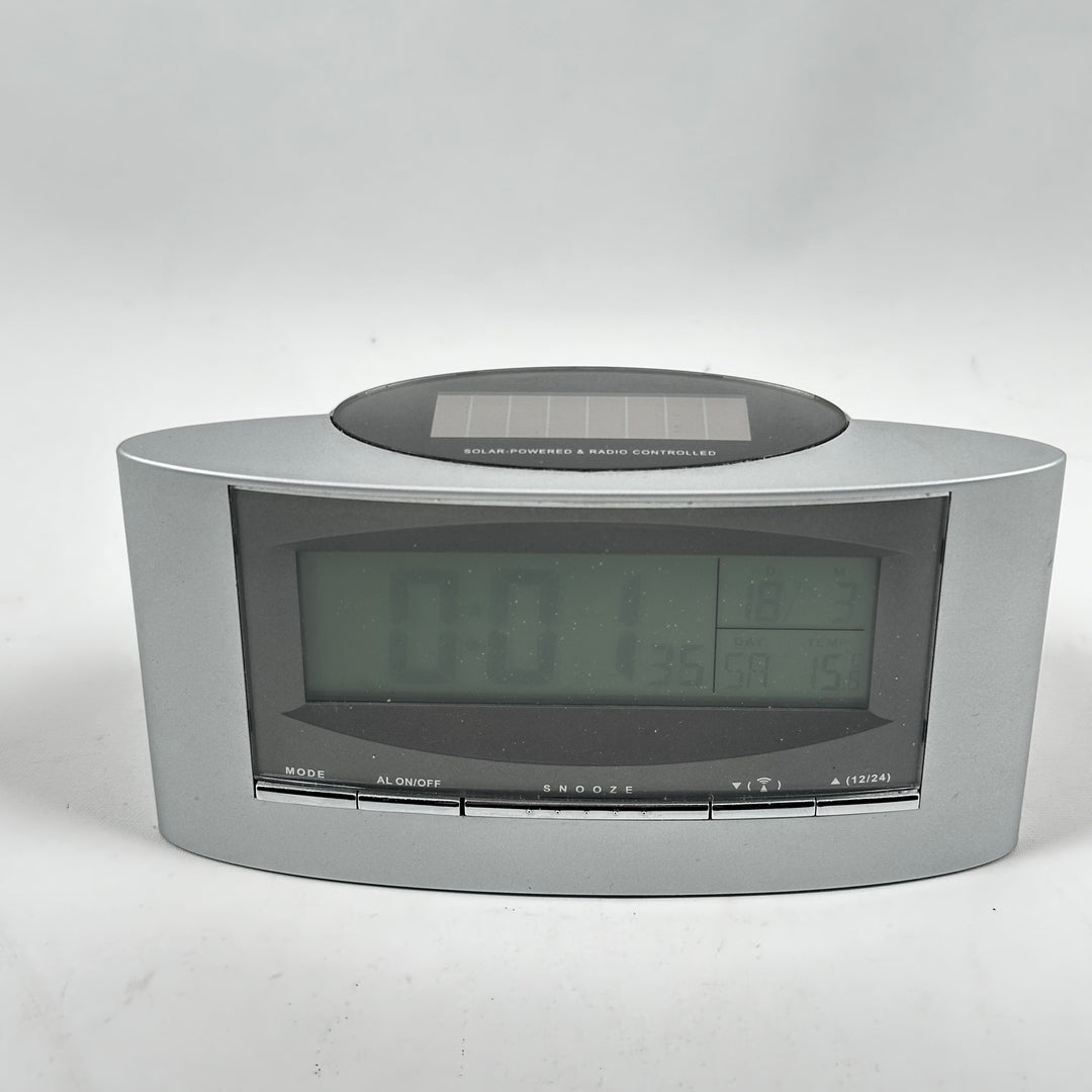 Solcellsdriven modern väckarklocka i plast