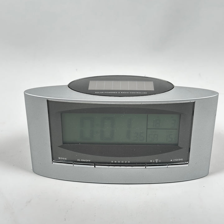 Solcellsdriven modern väckarklocka i plast