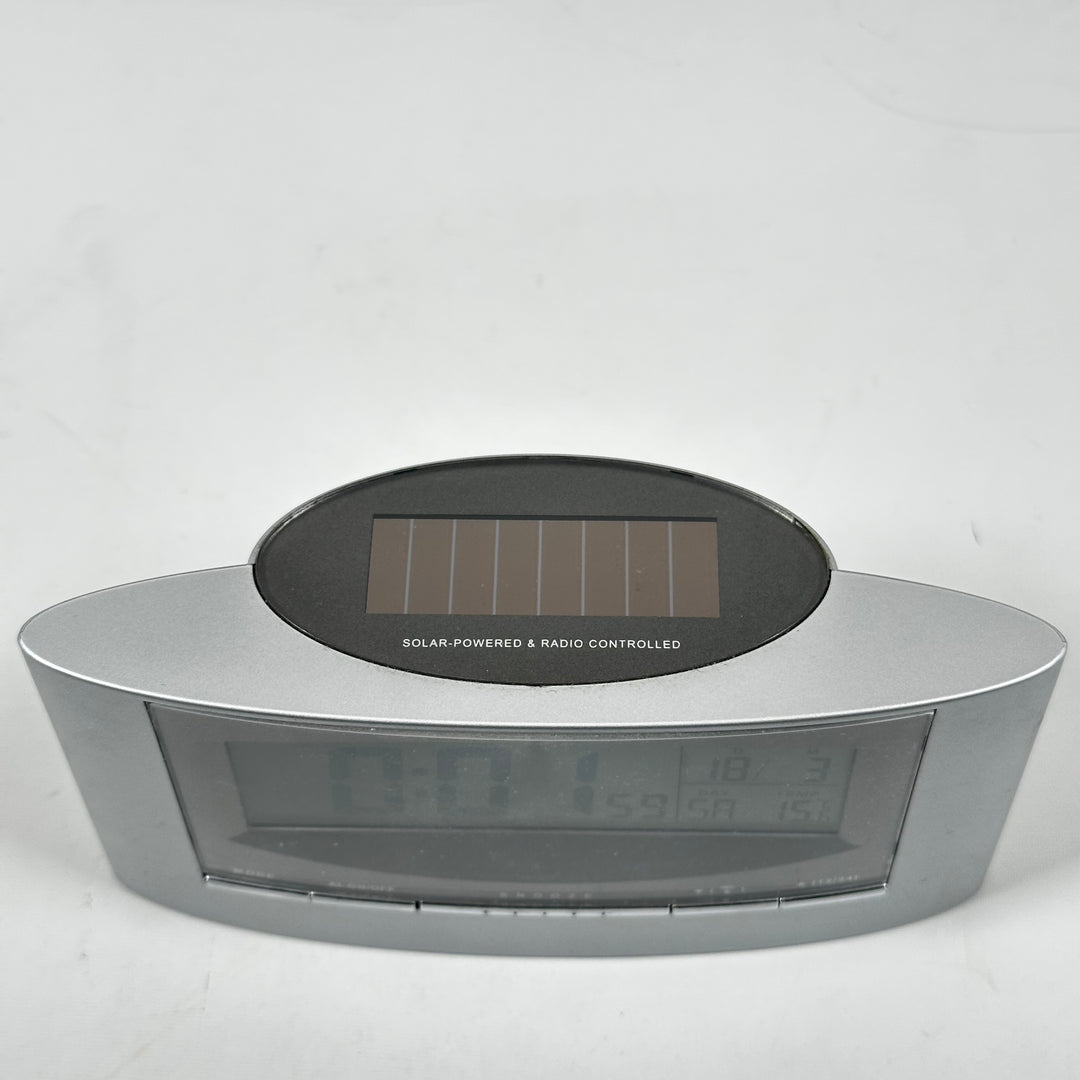 Solcellsdriven modern väckarklocka i plast