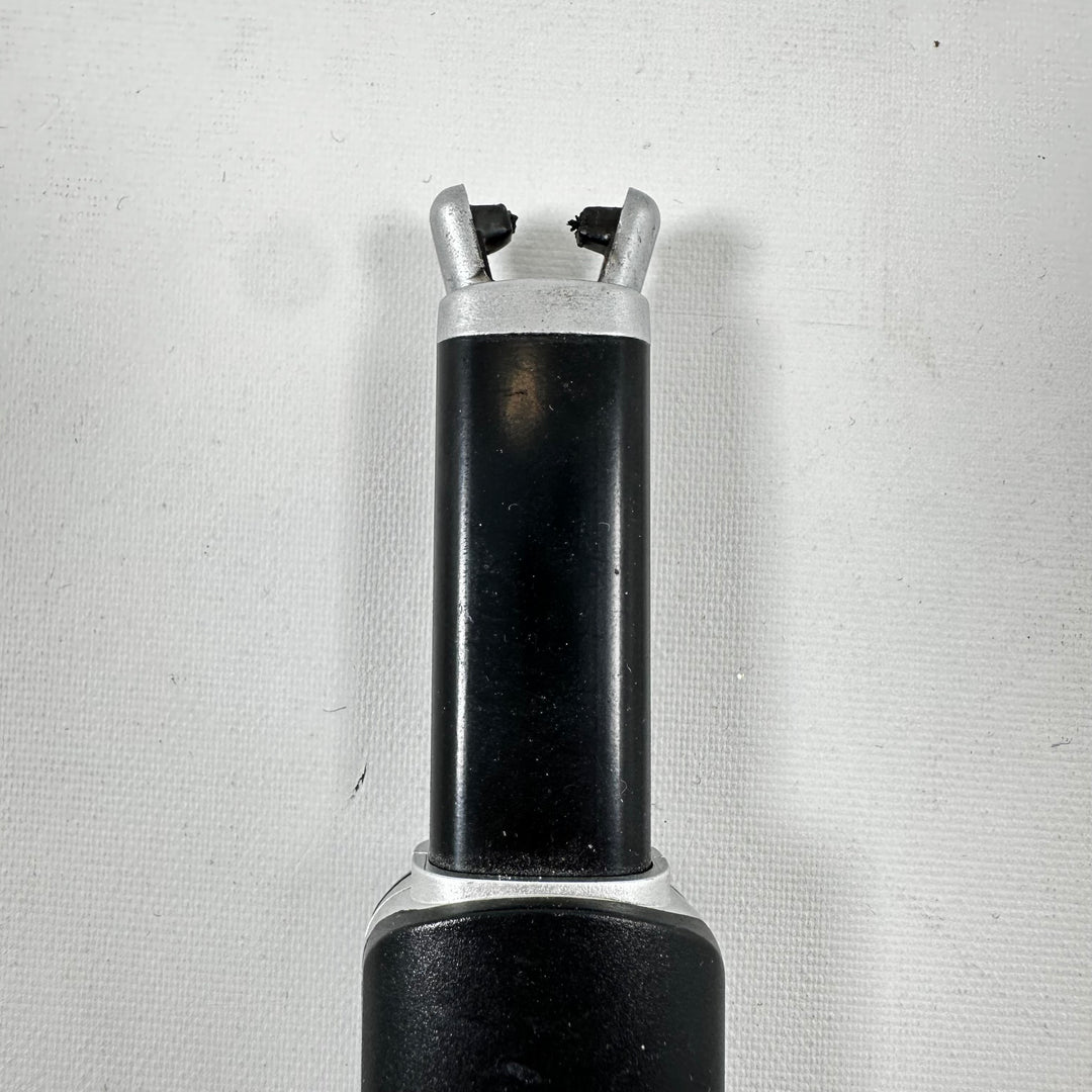 Elegant svart bågeldare från Jula AB