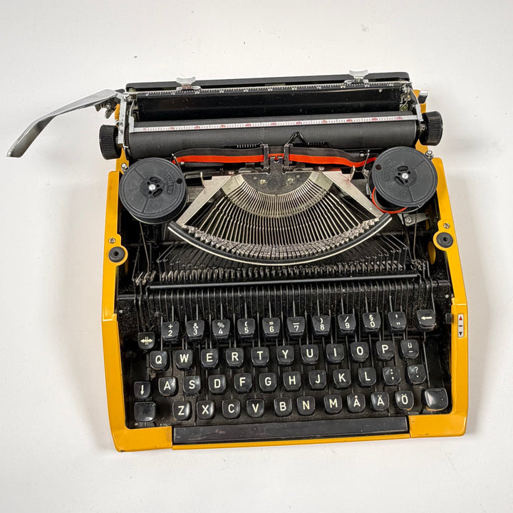 Retro gul portabel manuell skrivmaskin med fodral