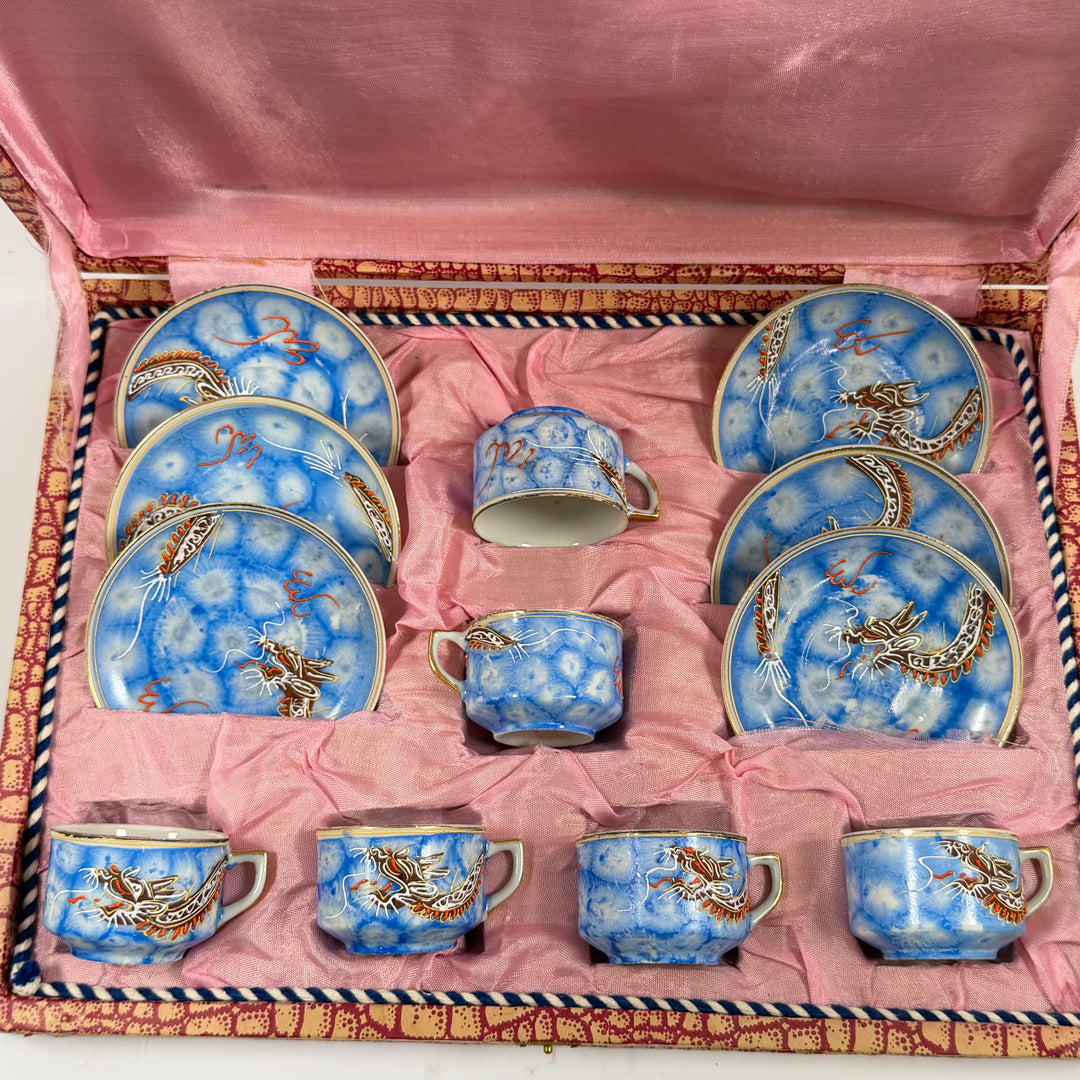 Retro japanskt espressoset i porslin med drakmotiv