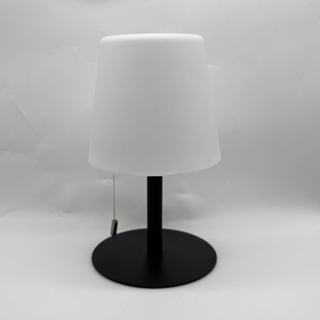 Modern bordslampa i svart och vitt