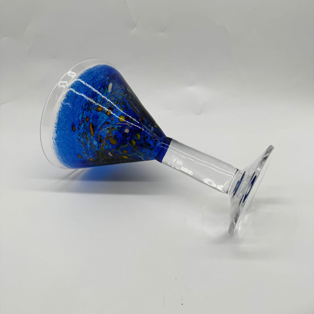 Unikt blått cocktailglas med mönster