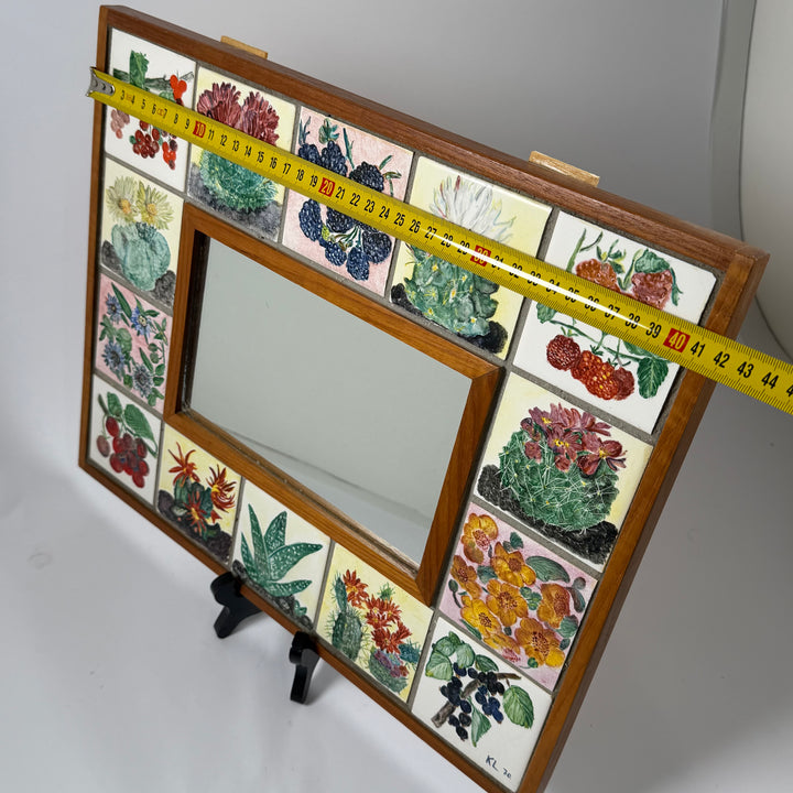 Retro väggspegel trä med kakelblommor