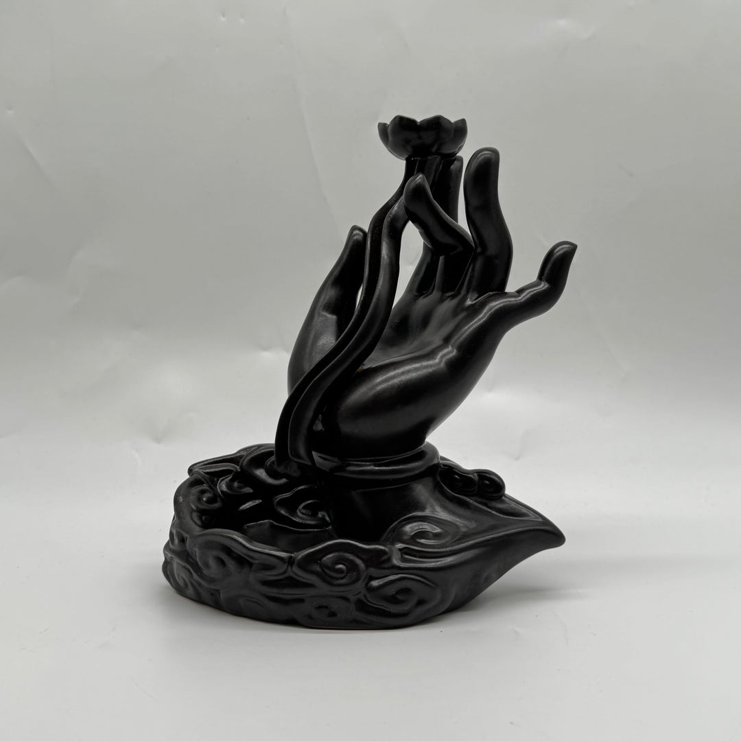 Svart skulptur av eleganta händer