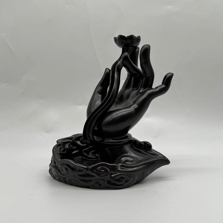 Svart skulptur av eleganta händer
