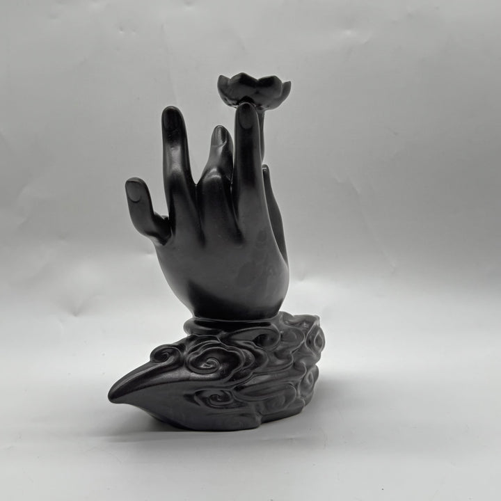Svart skulptur av eleganta händer