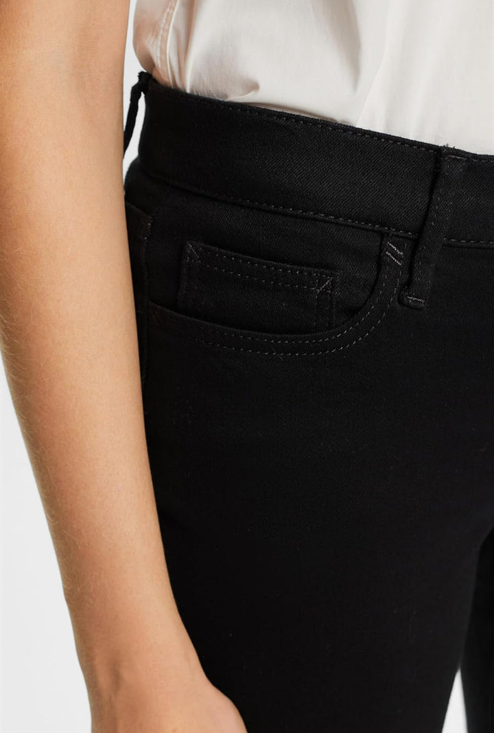 Svarta Stretchjeans i Slim Fit Modell