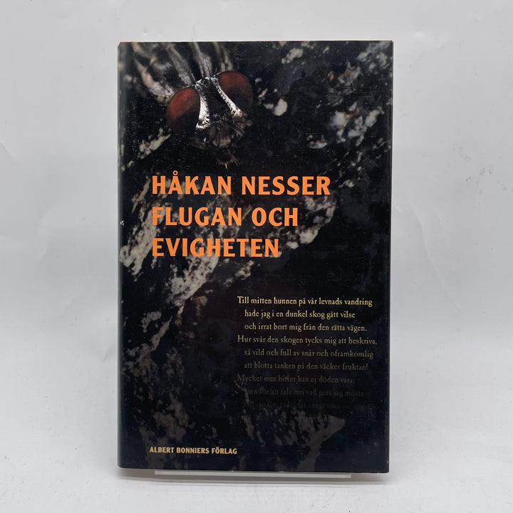 Roman: Flugan och evigheten av Nesser