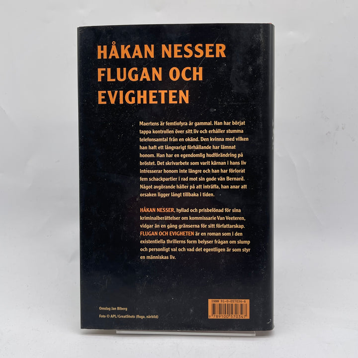Roman: Flugan och evigheten av Nesser