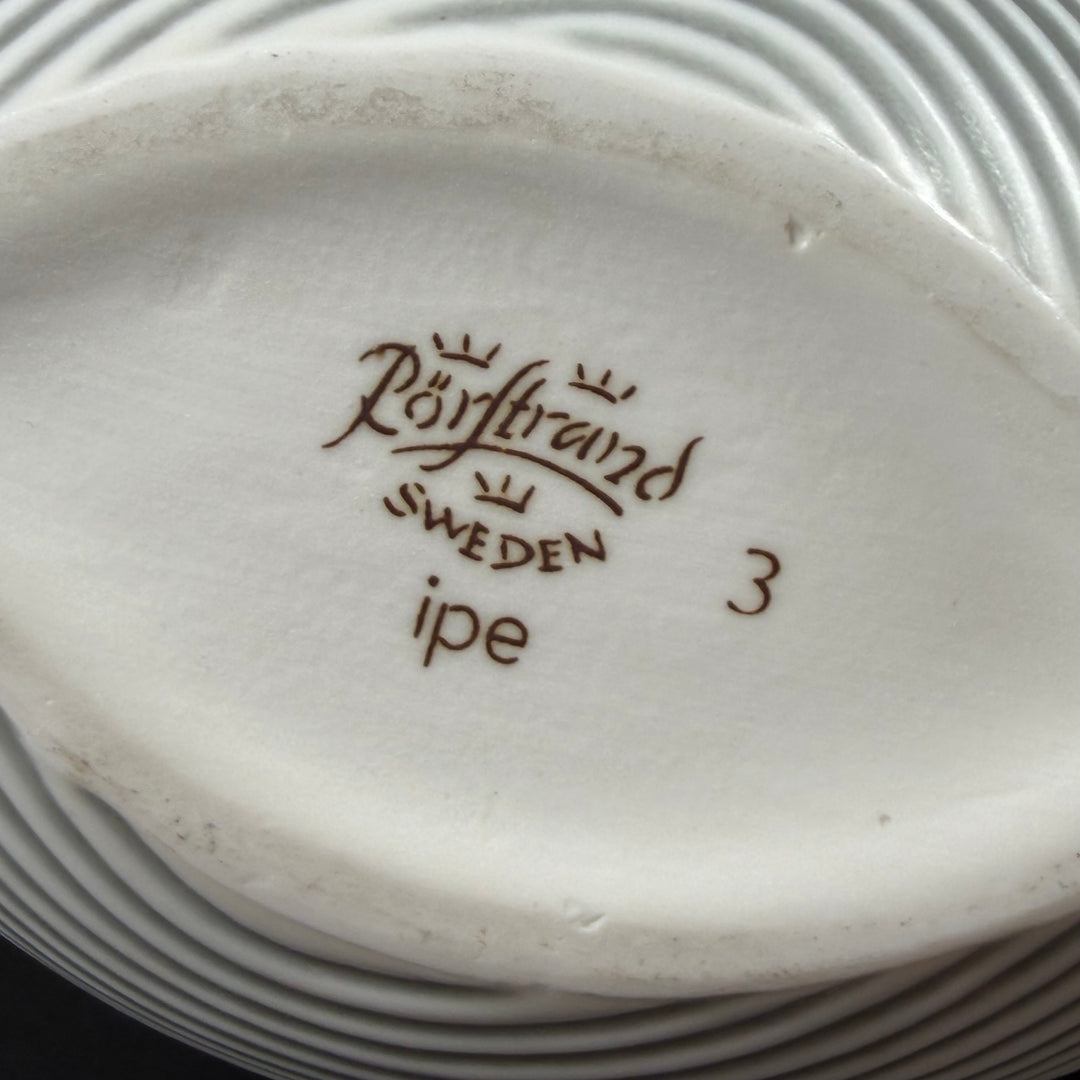 Elegant vit porslinsvas Rörstrand med ränder