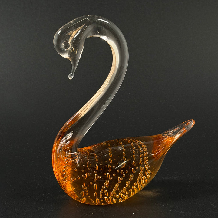 Retro munblåst glas-svan i bärnsten