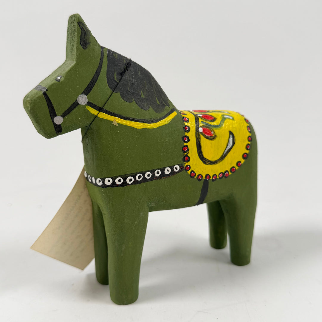 Grön retro dalahäst i trä Folkkärnahästen