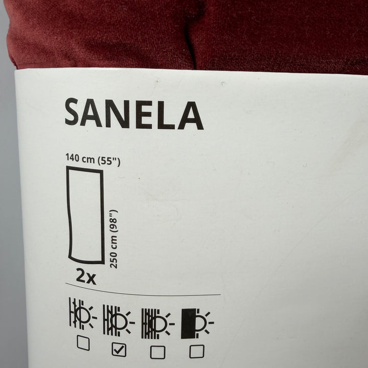 Mörkröda sammetsgardiner från IKEA i utmärkt skick