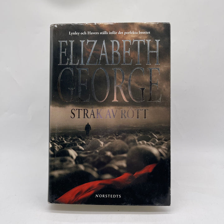 Stråk av Rött Deckare av Elizabeth George