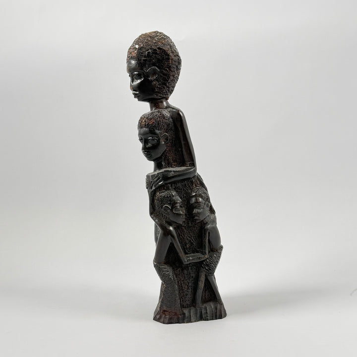 Unik afrikansk träskulptur i mörkt trä